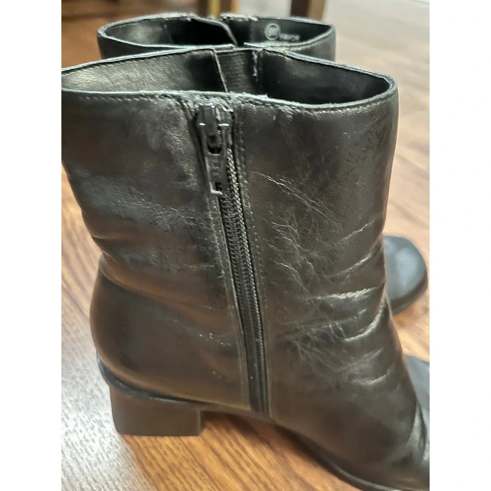 Madeline Favor Black Leather Square Toe Block Heel Ankle Boots Size 8M